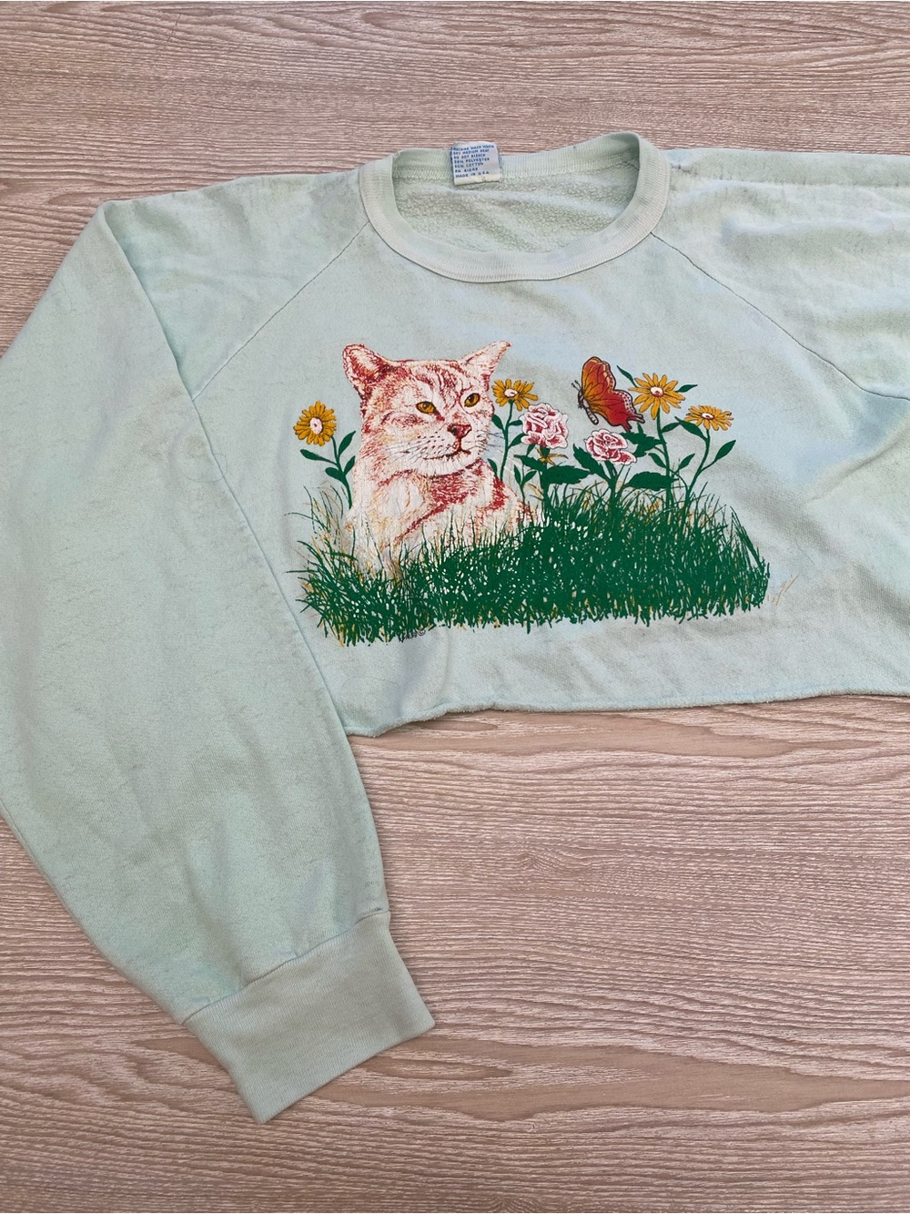 Vintage cat in garden sweatshirt- cropped